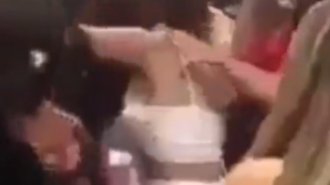 VIDEO: Posada con intercambio termina en golpiza; le regala lencería a su compañera de trabajo frente a su esposa