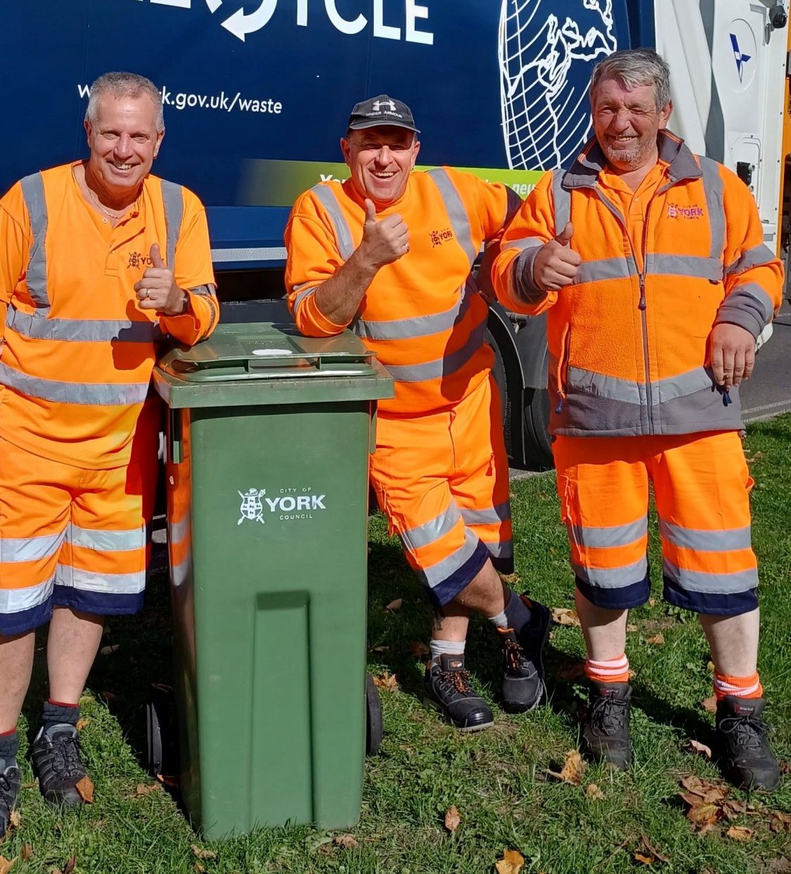 Hi vis kilt binman ‘wins battle with bosses’ and can wear shorts on rounds