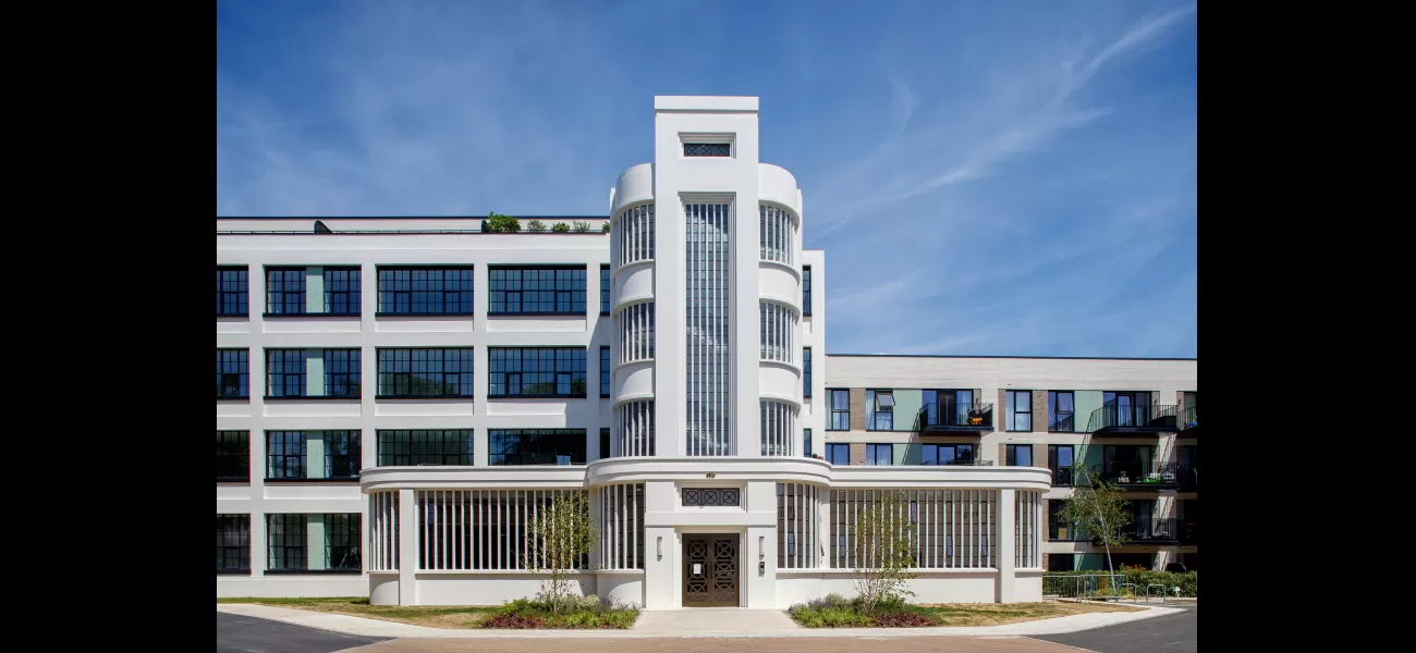Hayes could be the perfect place to get onto the property ladder if you're looking for a family-friendly neighbourhood that's close to amenities. The neighbourhood is well-maintained and has plenty of amenities, such as a library and a park, that make it 