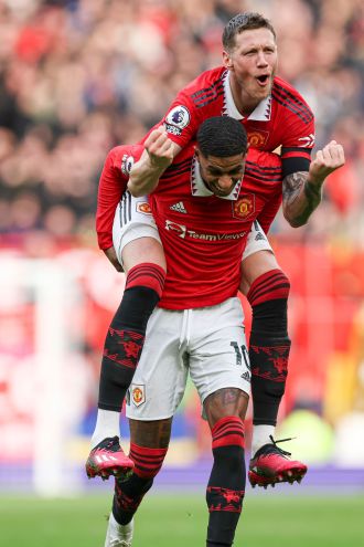 Manchester United officials say that they are not distracted by takeover talks, according to Victor Lindelof.