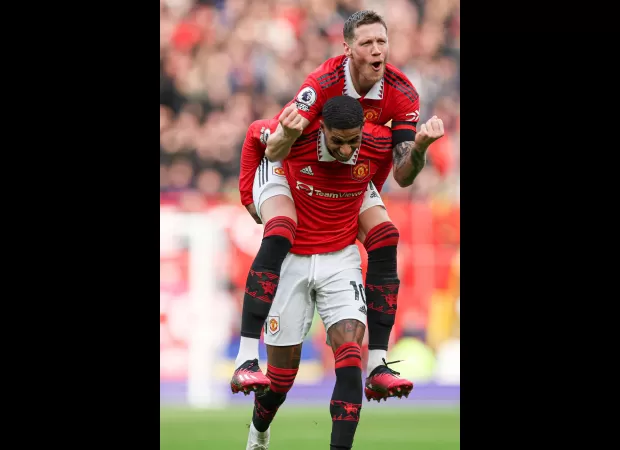 Manchester United officials say that they are not distracted by takeover talks, according to Victor Lindelof.