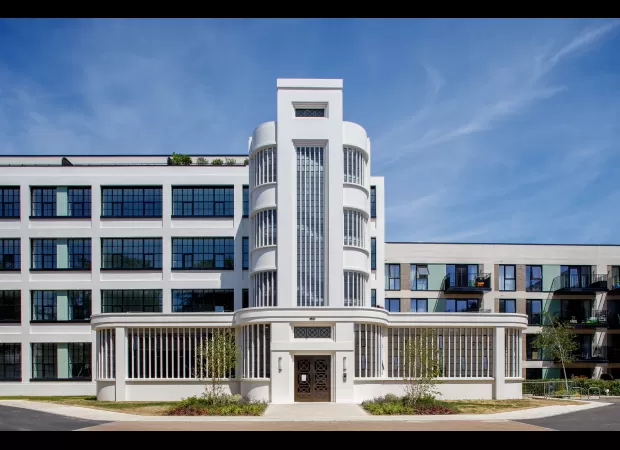 Hayes could be the perfect place to get onto the property ladder if you're looking for a family-friendly neighbourhood that's close to amenities. The neighbourhood is well-maintained and has plenty of amenities, such as a library and a park, that make it 