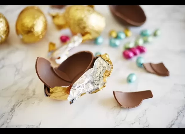 What is the date of Easter in 2023 and what are the dates for Easter break in 2021?