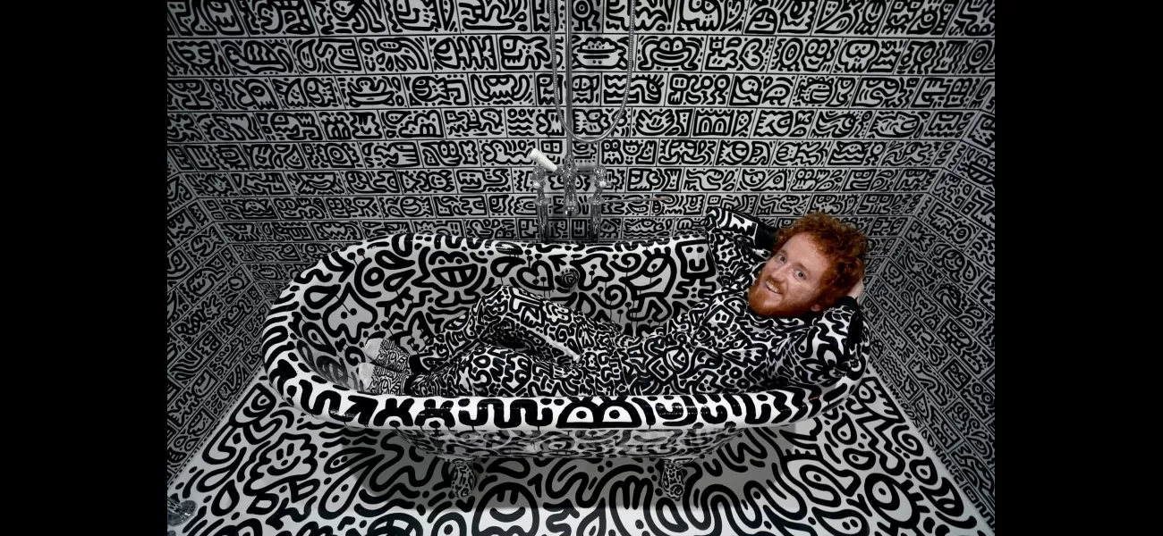 An artist who decorated his million-pound mansion with doodles is now working on a mural in the local town.