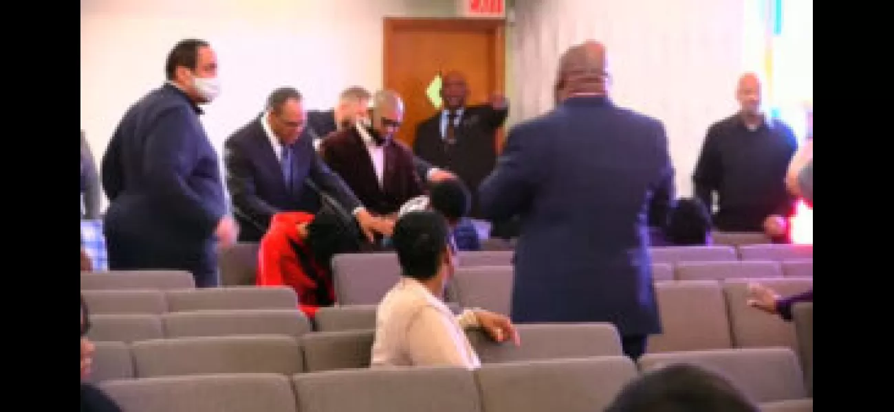 A Missouri pastor stopped an armed robbery by praying for the would-be thieves during a service. The pastor was able to prevent the robbery without any physical intervention.