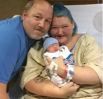 Amy Slaton, star of the show 1000-Lb Sisters, has ended her marriage to Michael Halterman and is now living with her sister, Tammy.