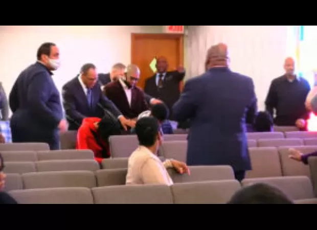 A Missouri pastor stopped an armed robbery by praying for the would-be thieves during a service. The pastor was able to prevent the robbery without any physical intervention.