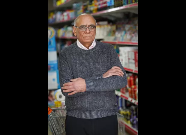 Do the police have the responsibility to battle against illegal activities and apprehend lawbreakers?