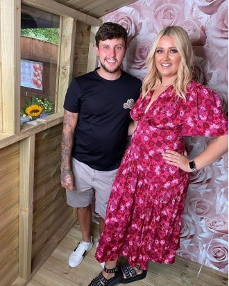 Ellie Warner, a star of Gogglebox, shared a cute moment with her sister Izzi's children where she revealed the gender of her baby.