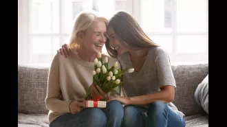 This article provides a guide to help you find the perfect gift for your mother this Mother's Day. It includes suggestions for gifts that range from practical to luxurious.