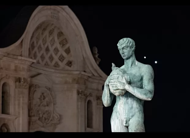 This photo shows two planets, Venus and Jupiter, close together in the night sky.