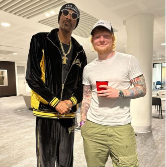 Ed Sheeran and some famous guests, Snoop Dogg and Russell Crowe, celebrated backstage at one of his tour shows in Australia.