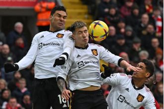 Jamie Carragher claims that three Manchester United players did not perform well against Liverpool.
