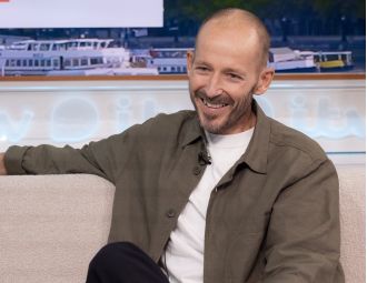 Jonnie Irwin has come back to the show A Place In The Sun, which he hosts, as he faces a terminal cancer diagnosis.