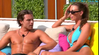 Viewers of Love Island expressed their dissatisfaction with Rosie Seabrook for allegedly misrepresenting the advice given to her by Ron Hall. People questioned whether she was aware of the fact that she was being filmed.