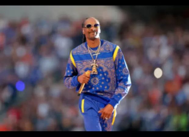 Snoop Dogg has teamed up with Roobet, an online crypto-casino, to create a new gaming experience.