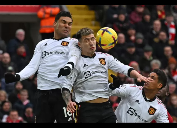 Jamie Carragher claims that three Manchester United players did not perform well against Liverpool.