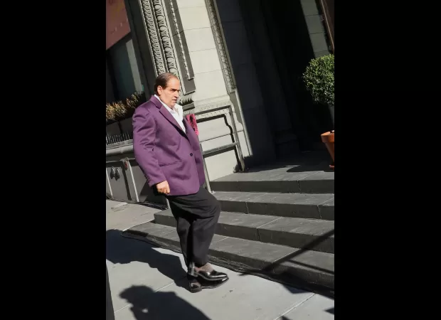 Colin Farrell has been seen on set for the first time in his role as The Penguin for the upcoming Batman spin-off film.