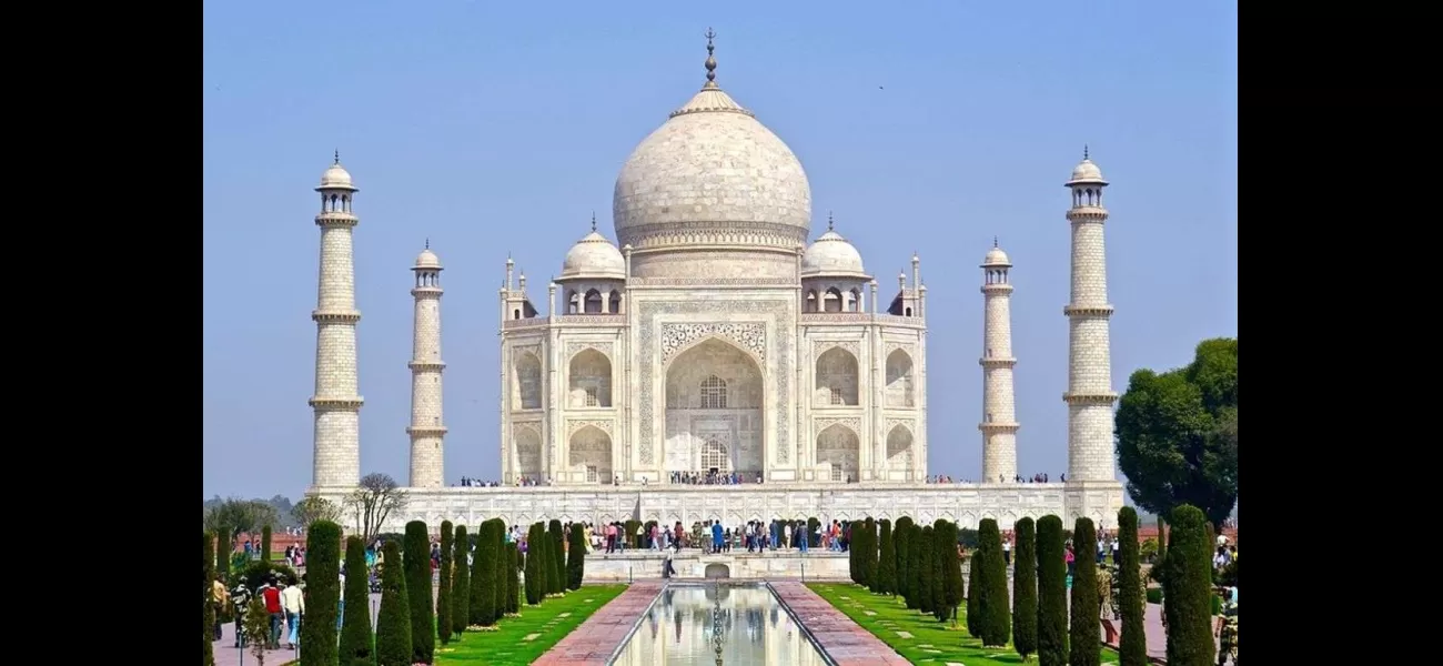 India is an incredible country, full of unique experiences and activities to enjoy. Here are 10 amazing things to do in India: sightsee in the Taj Mahal, explore diverse cultures, visit the Himalayas, take a yoga class, shop in a local bazaar, go on a cam
