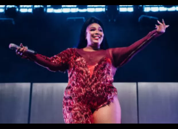 A fan of Lizzo's completely stole the show when they performed the entire choreography to her song 