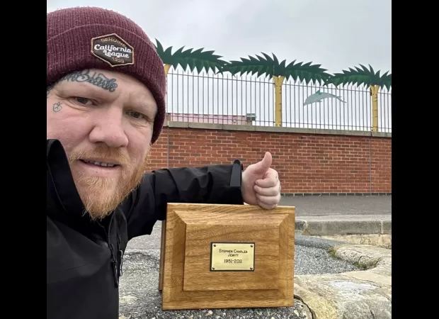 Man gets dad's ashes back after leaving them in a bin during a long drinking session, thanks to a kind-hearted bin man.