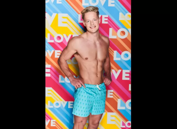 Ollie Williams, Love Island star, has announced his engagement to the girlfriend he left the series for.