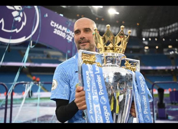 Robbie Keane predicts Arsenal or Man City to win the Premier League title as they battle for top spot.