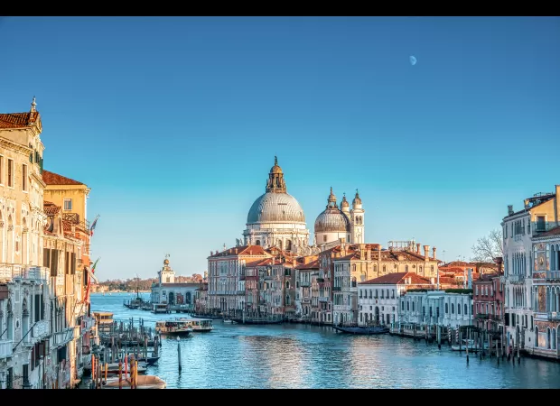 I learned to row in Venice and explored the city from a new perspective.