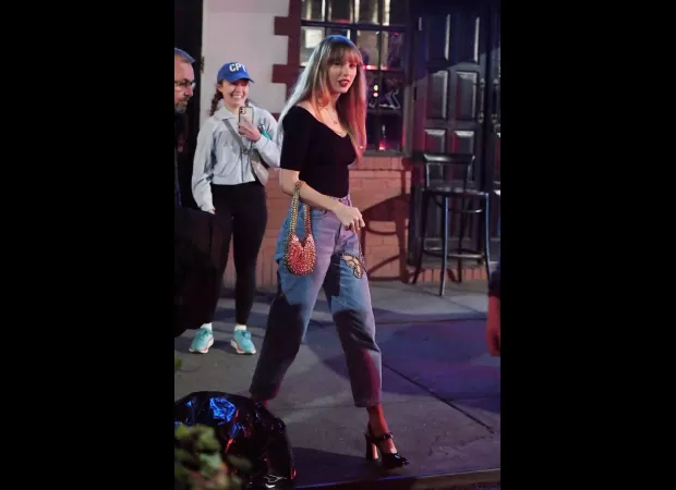 Taylor enjoyed a fun night out in NYC with friends after her reported breakup with Joe Alwyn.