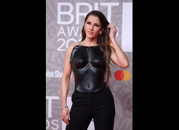 Ellie wishes she'd never denied the rumours about her & Niall, feeling it caused unnecessary hurt for Ed.