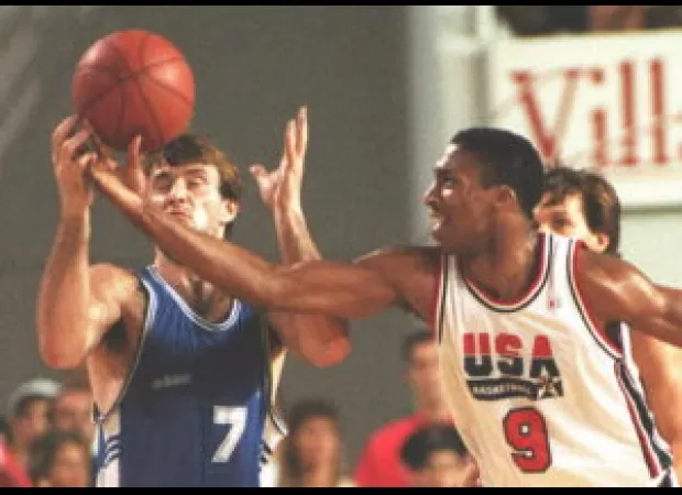 Ex-NBA star offers $7B to buy the Washington Commanders, a professional football team.