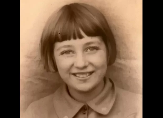 84 years later, an Easter egg bought during WWII is still uneaten and in perfect condition.