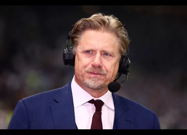 Wayne Rooney admires Arsenal goalie Aaron Ramsdale, comparing him to Man Utd great Peter Schmeichel.