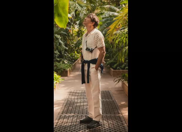 Simon Reeve looks great in crochet clothes and fans love his style.