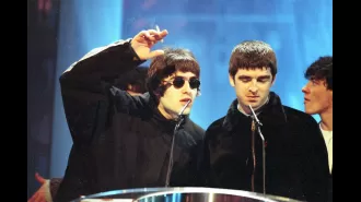 Liam calls on Noel to end their feud and reunite Oasis.