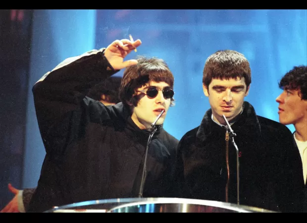 Liam calls on Noel to end their feud and reunite Oasis.
