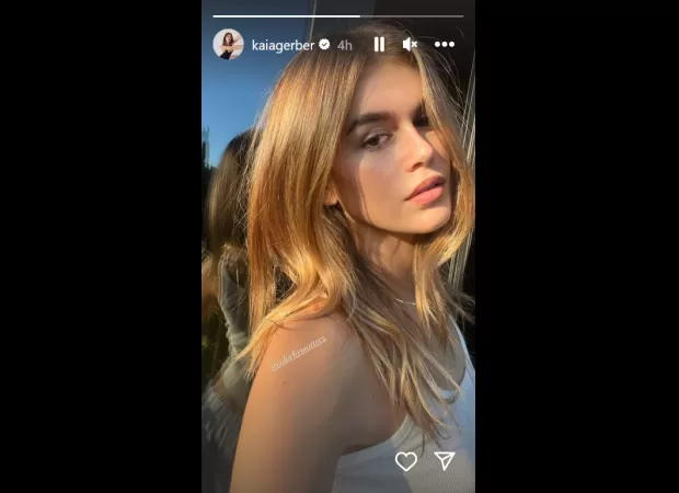 Kaia Gerber transforms her hair to blonde, creating the chicest look of the year.
