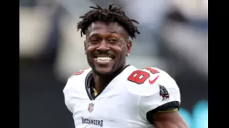 Antonio Brown's NAL team disbanded after payments failed.