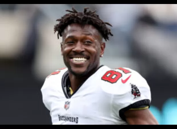 Antonio Brown's NAL team disbanded after payments failed.