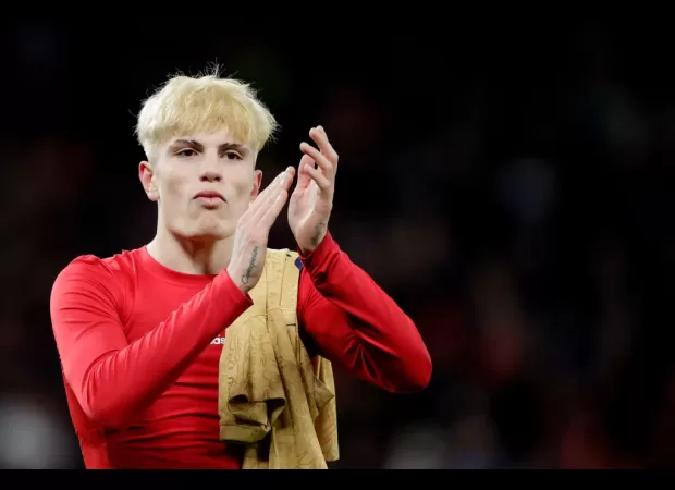 Erik Ten Hag decides who wears Manchester United's famous No.7 jersey.