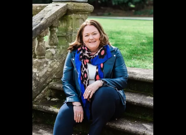 How much should I give for a wedding present for my friends?