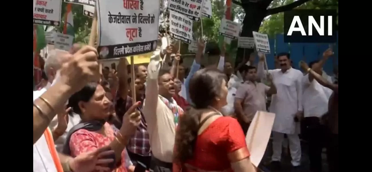 Congress workers protest Delhi gov't's power tariff hike; visuals of protest circulate.