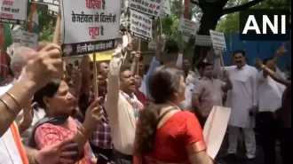 Congress workers protest Delhi gov't's power tariff hike; visuals of protest circulate.