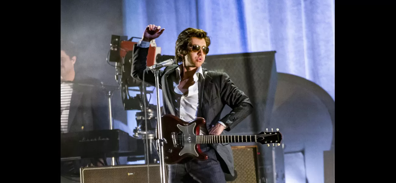 Which 2023 Glastonbury acts are touring and how to get tickets?