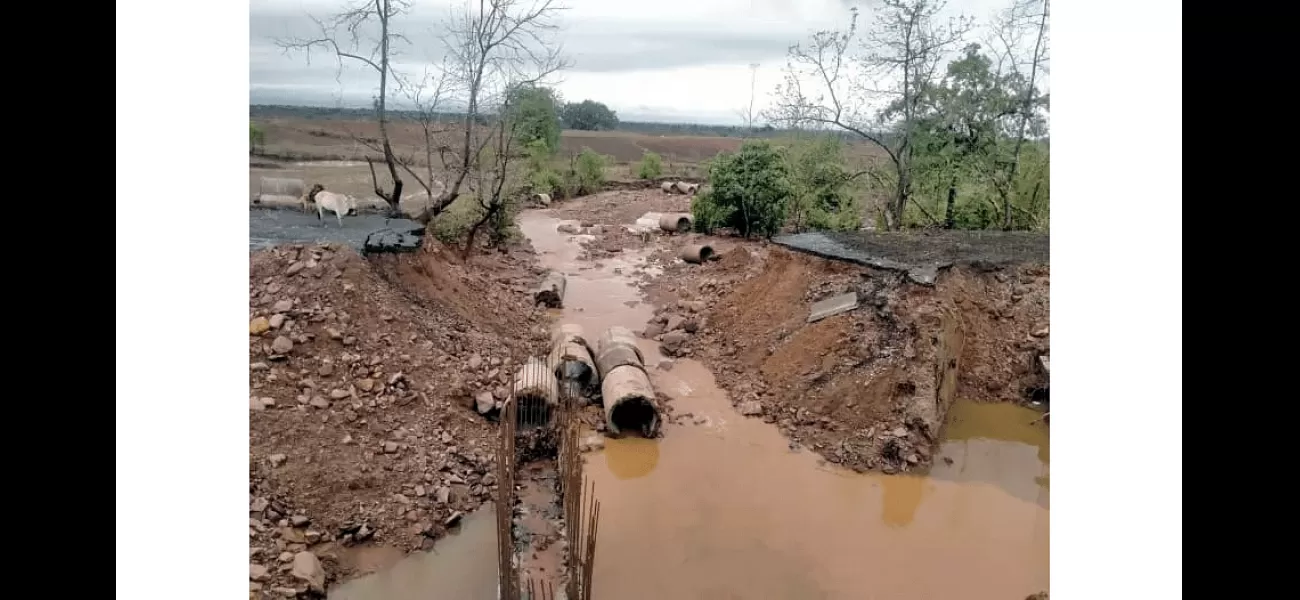 Heavy rains caused a diversion bridge in Sagar District, Bhopal, to be washed away.