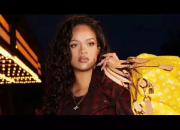 Rihanna is the first female artist to reach 1 billion streams on Spotify for 10 songs.