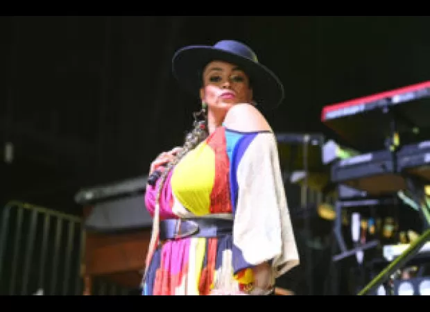 Radio host calls out restaurant for labeling her as 