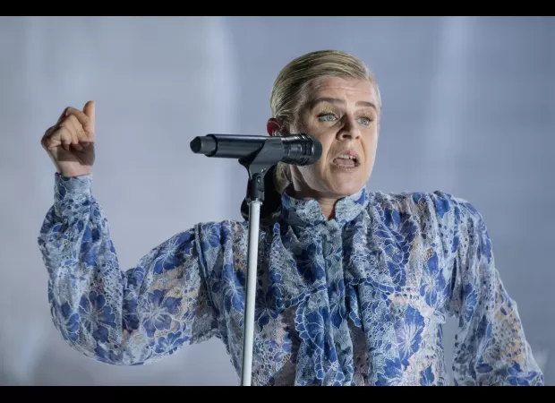 Robyn welcomes fans to her child, born last year in secret.