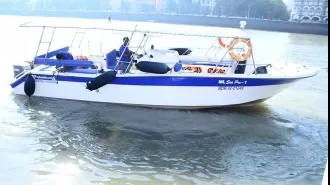 Kashi boatmen strike against Gujarat water taxis in Ganga to oppose water tax.