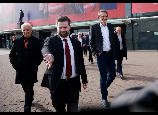 Sir Jim Ratcliffe gives update on Manchester United takeover; Qatar bid reportedly favoured.